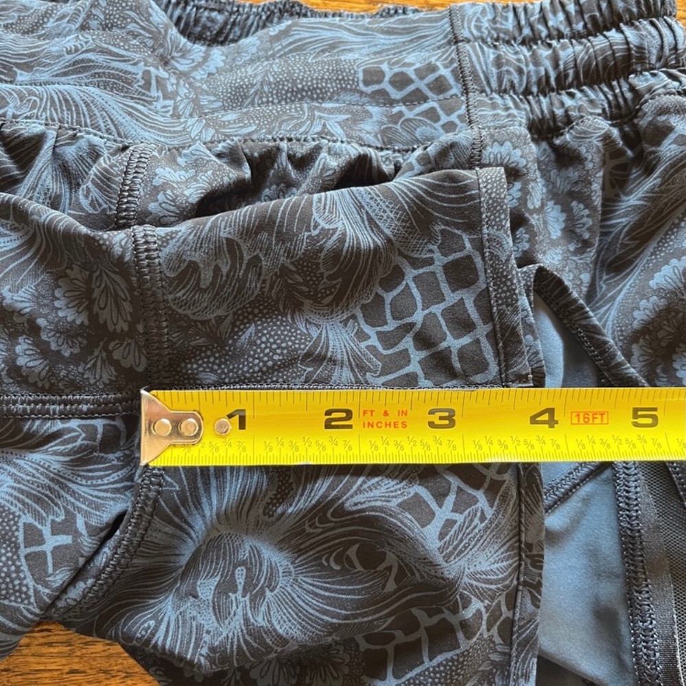 🍋LIKE NEW Lululemon 4 Pc Hottie Hot  Shorts - Picture 13 of 14
